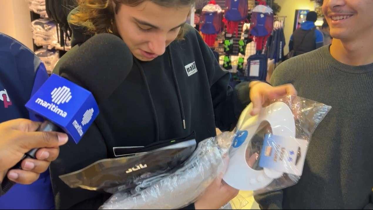 Un nouveau "Jul Store" avant les concerts du rappeur marseillais au Vélodrome