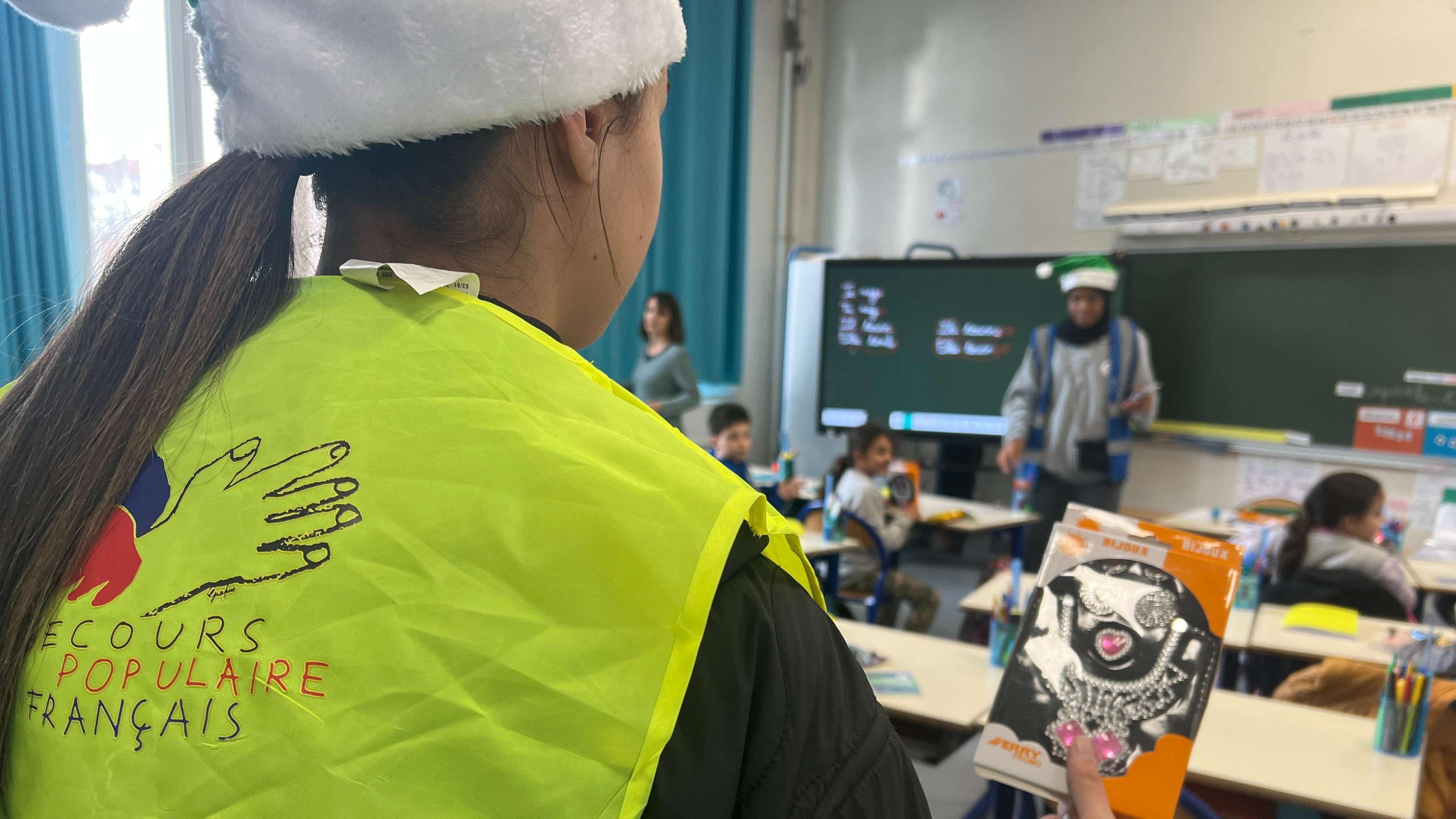 Le Père Noël vert du Secours Populaire en tournée surprise dans les quartiers de Marseille ce mercredi