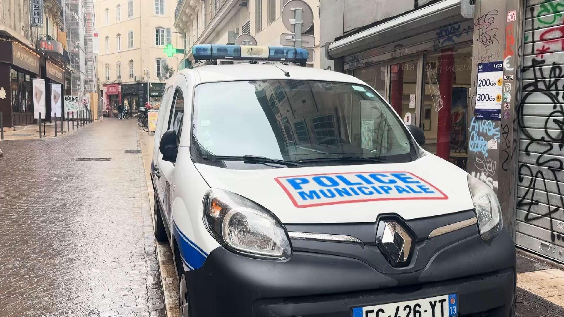 Marseille : refus d’obtempérer rue Breteuil, deux personnes interpellées