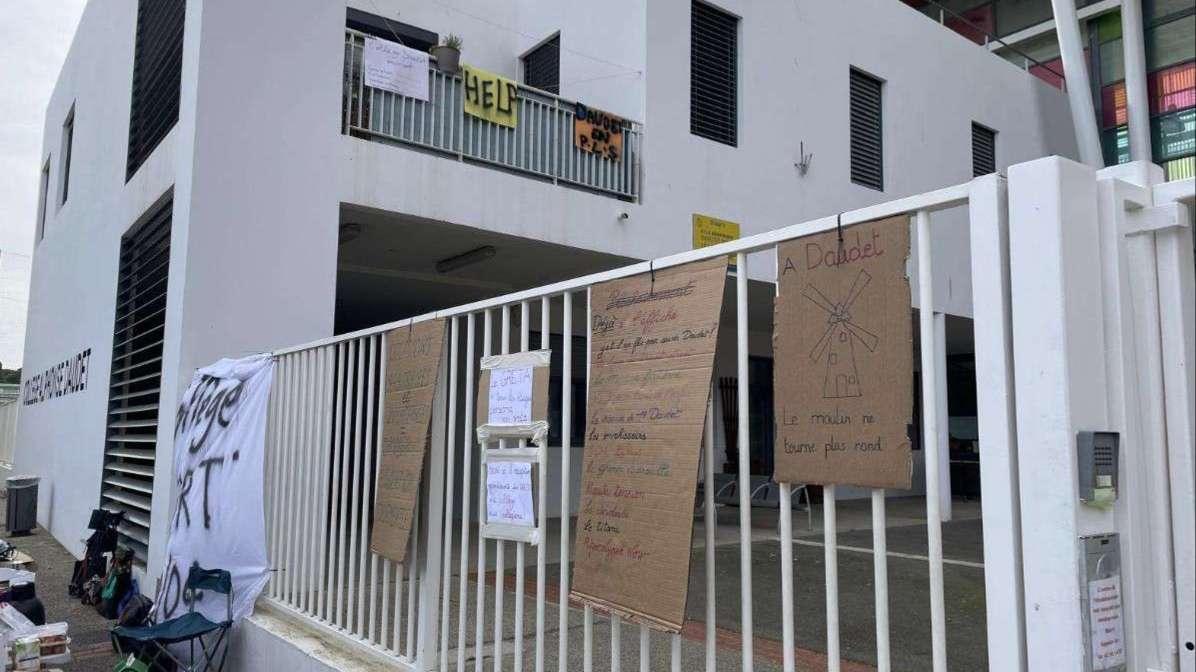 3e jour de mobilisation au collège Daudet à Istres : "On attend une réponse forte des autorités compétentes"