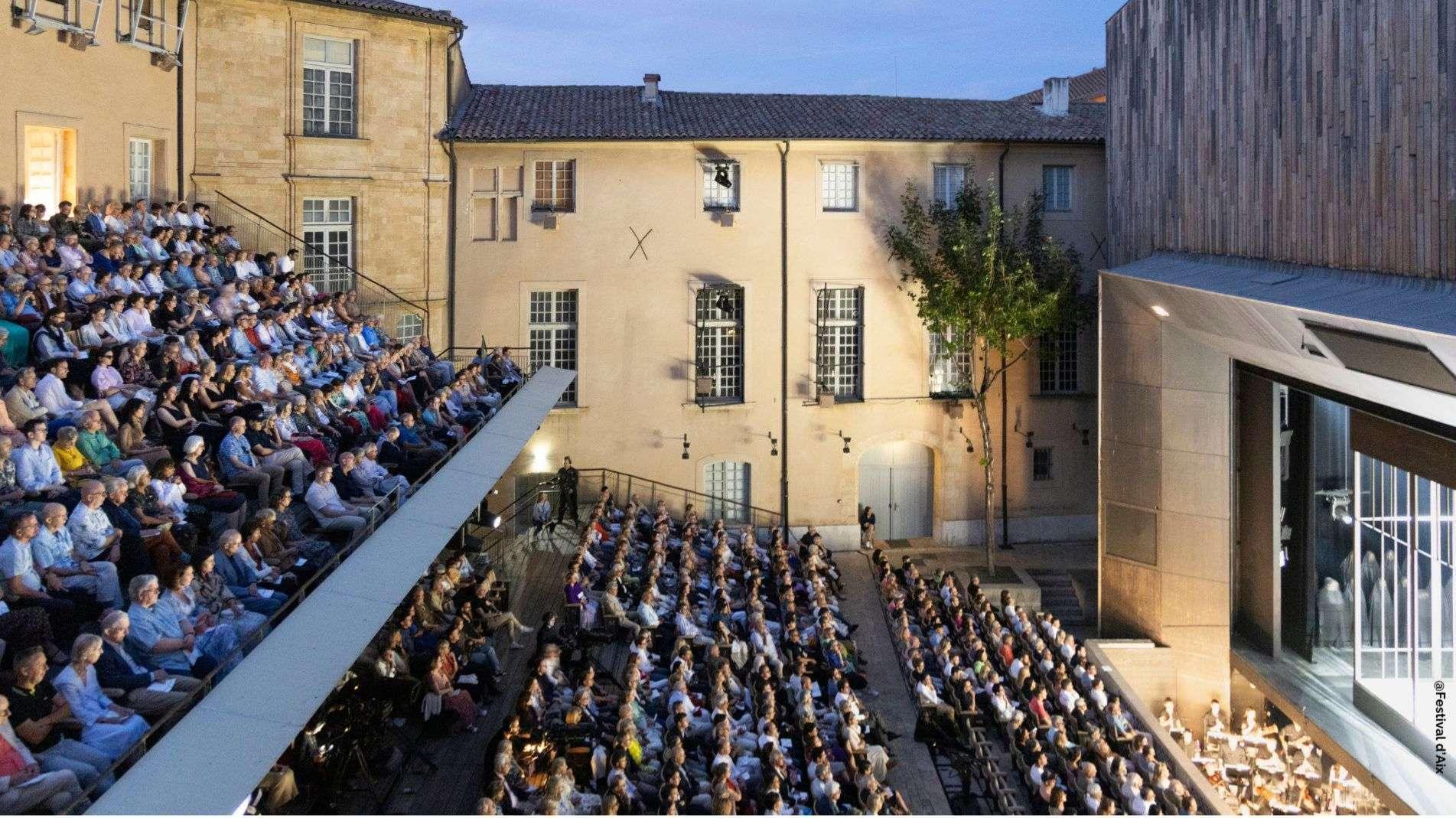 Mozart au Festival d'art lyrique d'Aix, qui continue le redressement de ses comptes