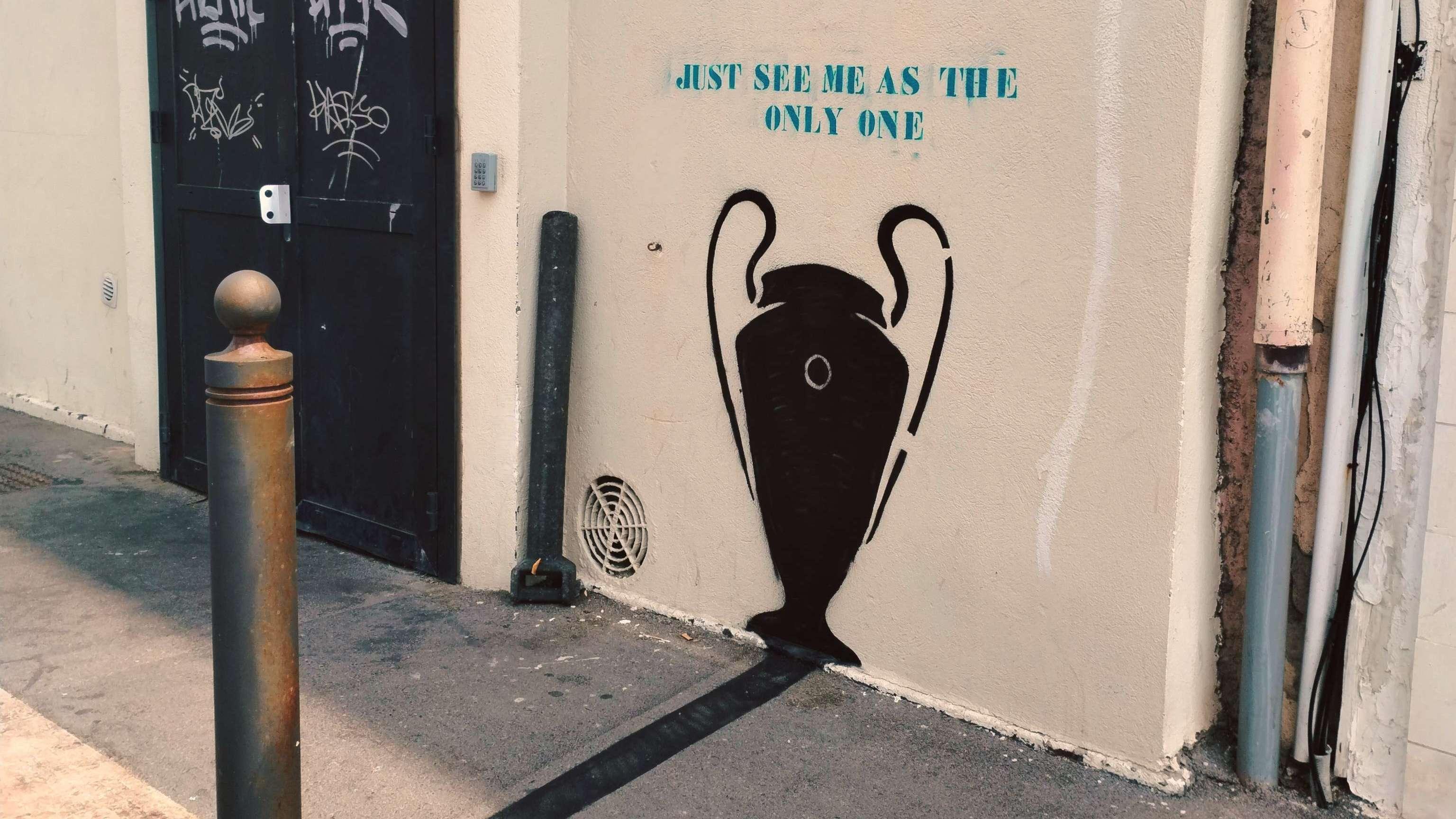 "Just see me as the only one", une peinture répond à celle de Banksy à Marseille