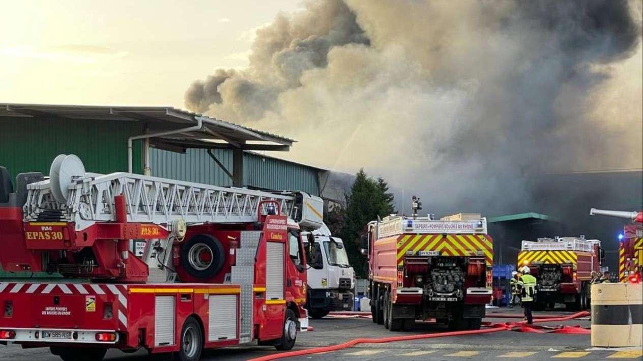 Incendie à Rognac: le feu est circonscrit, un gendarme et un pompier légèrement blessés