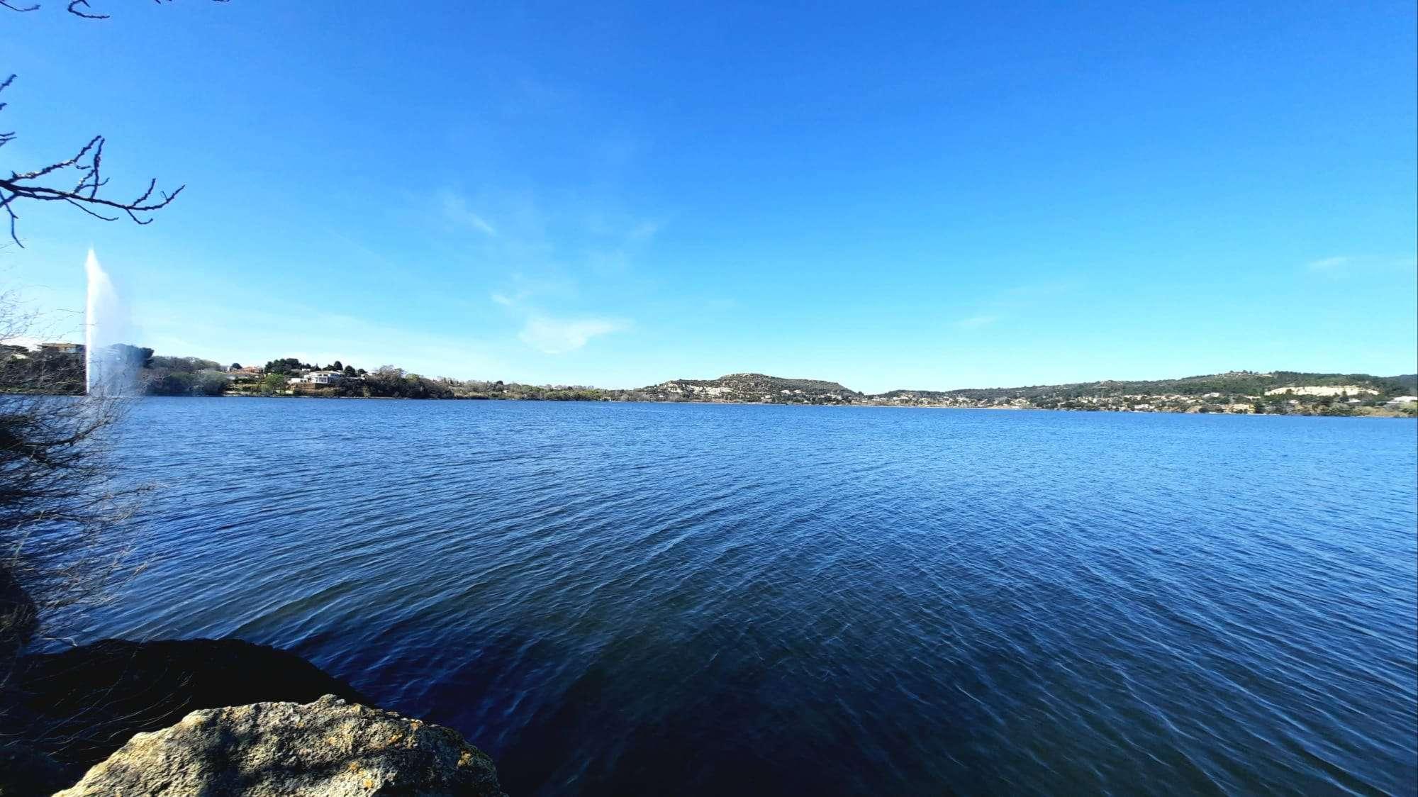Pollution : les activités nautiques et de loisirs sont interdites dans l'étang de l'Olivier à Istres