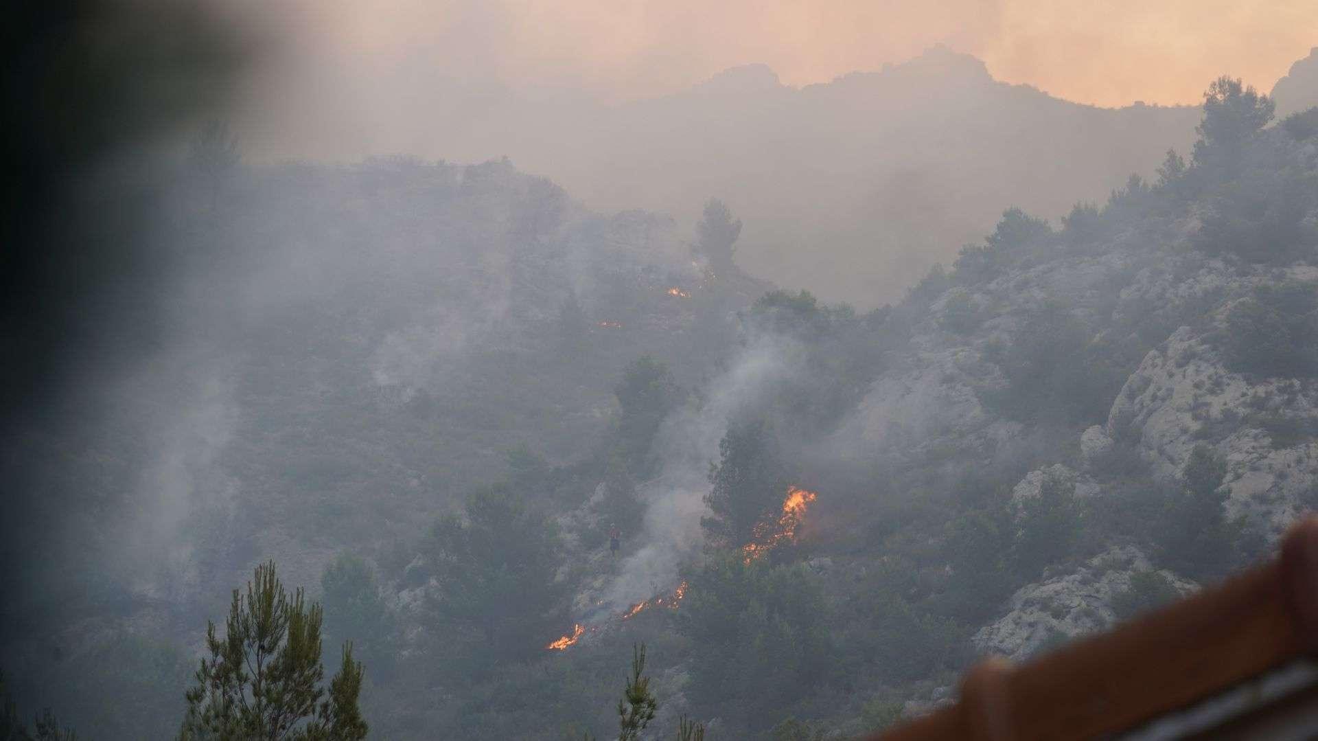 Les pompiers luttent contre un incendie au Rove : 100 hectares parcourus, 150 personnes mises en sécurité