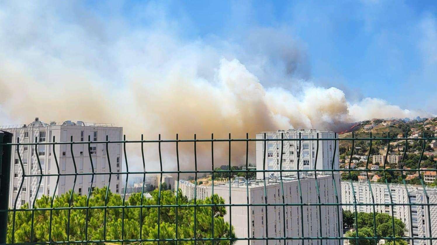 Incendie Pennes-Mirabeau: le feu est aux portes de l'Estaque 