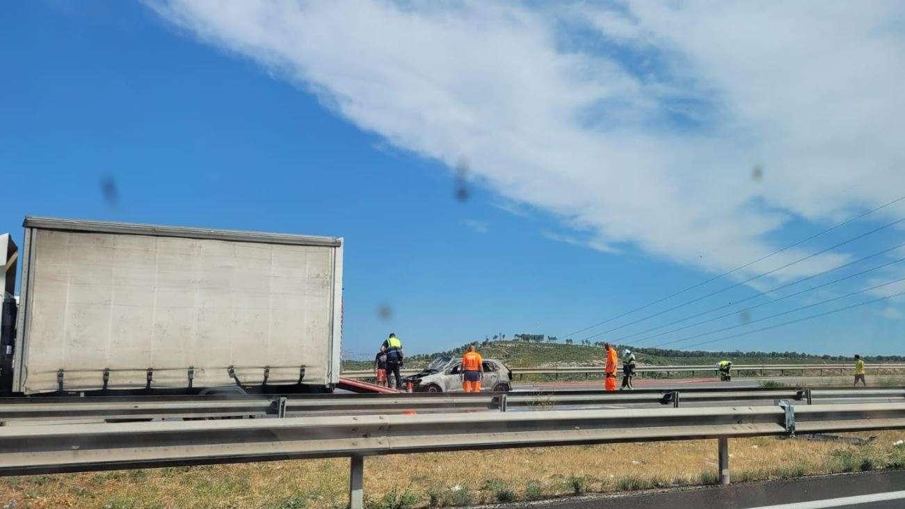 Une voiture prend feu sur l'A7 aux Pennes-Mirabeau
