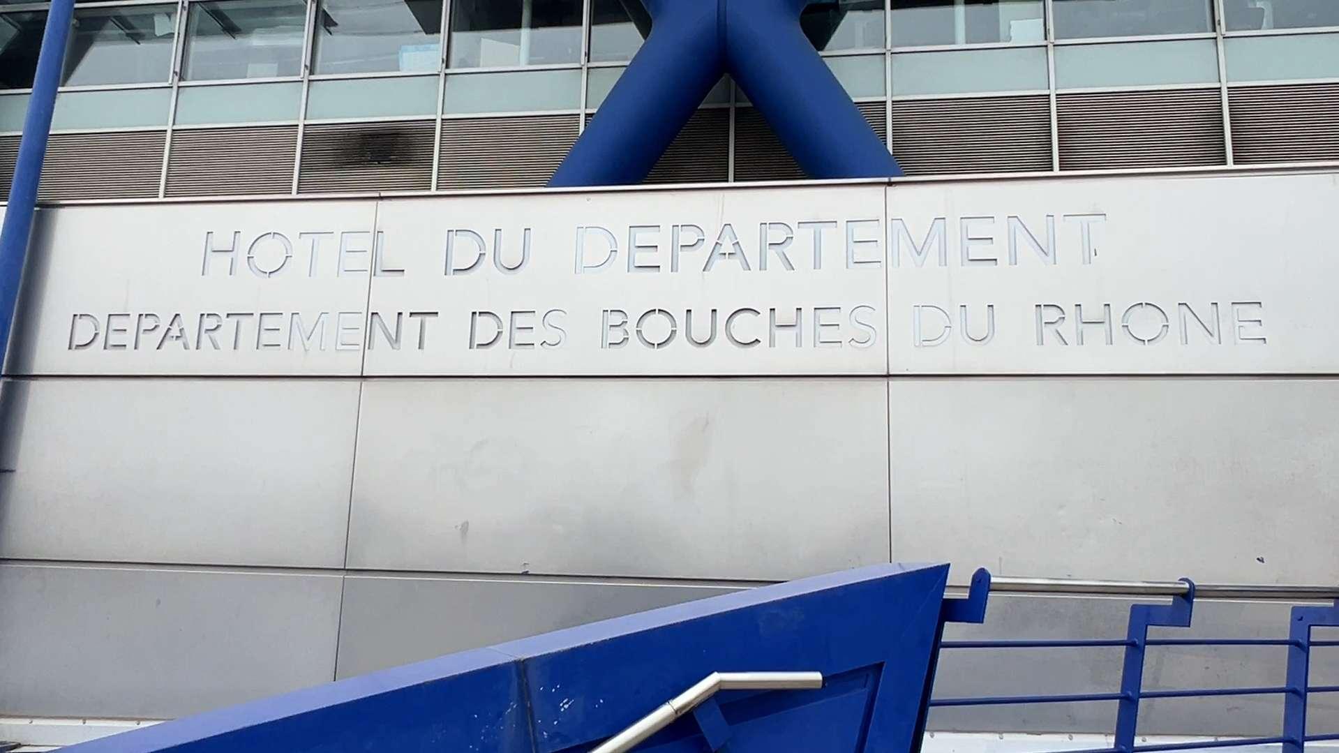 Le département des Bouches-du-Rhône, très endetté et généreux envers les petites communes, selon la CRC
