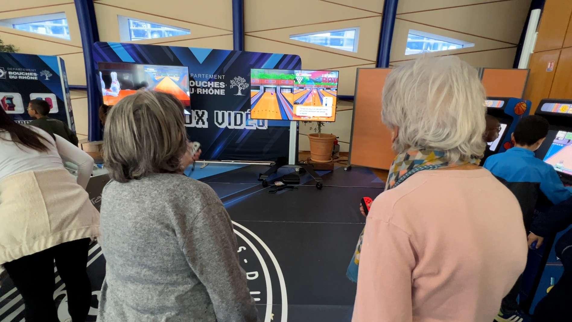 Marseille : À 80 ans, elles sont championnes de E-Bowling ! Le "Fil rouge" Maritima a testé les "Mercredis E-sport"