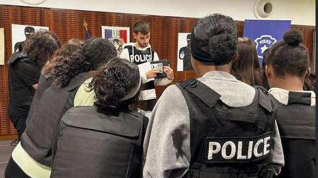 "On n'a pas besoin de s'harceler, on est tous pareils" : des lycéens marseillais combattent le harcèlement avec un Escape Game géant