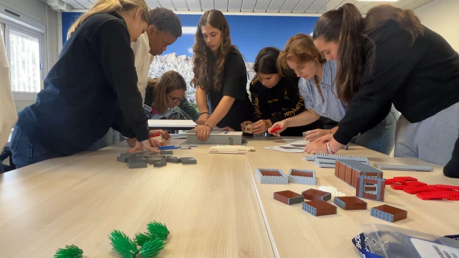 "Elles bougent" : des professionnelles de la construction mobilisées pour éveiller des vocations chez les lycéennes 