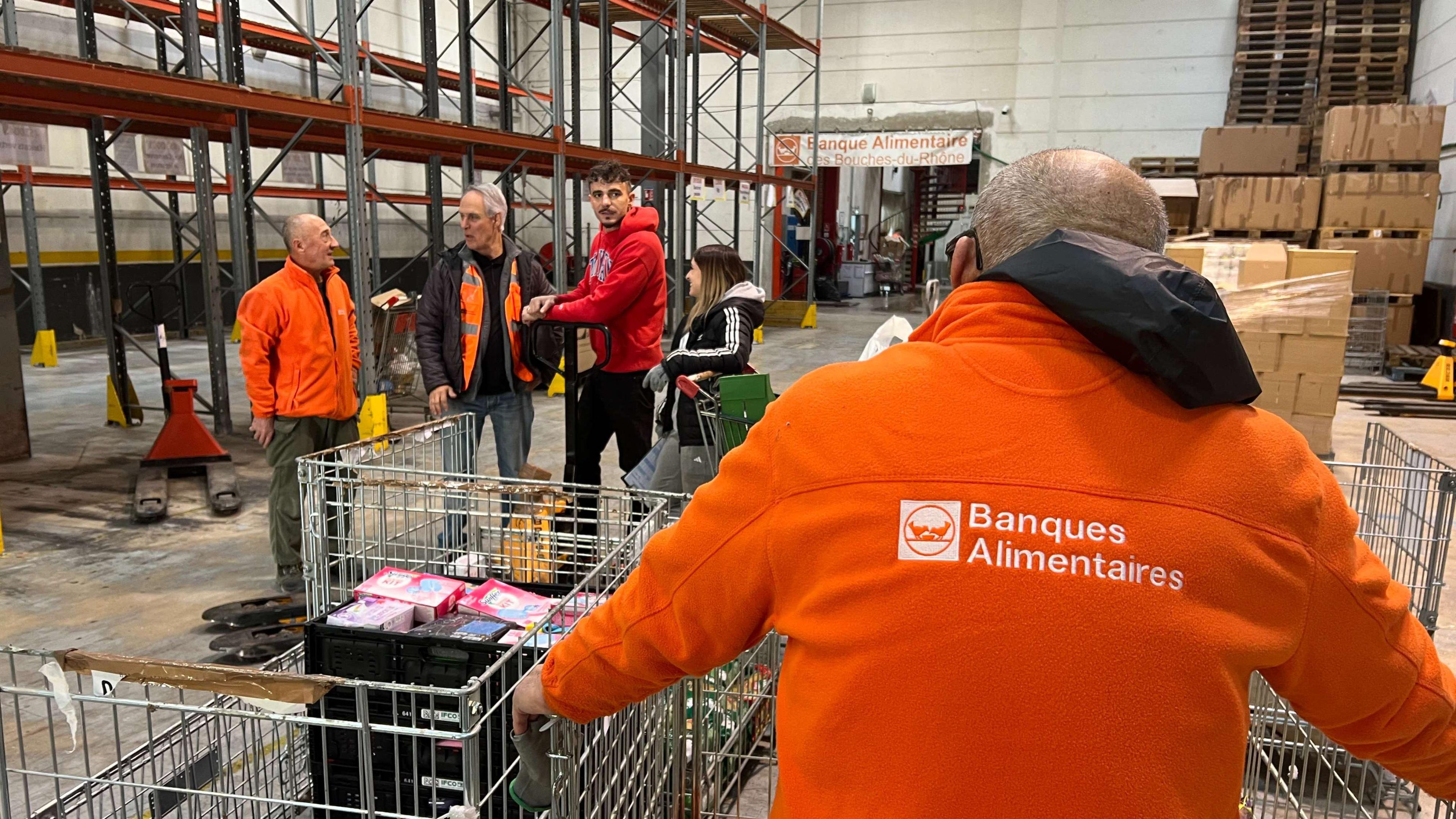 "On reçoit beaucoup humainement" : plongée au cœur de la Banque Alimentaire à Marseille avant la grande collecte