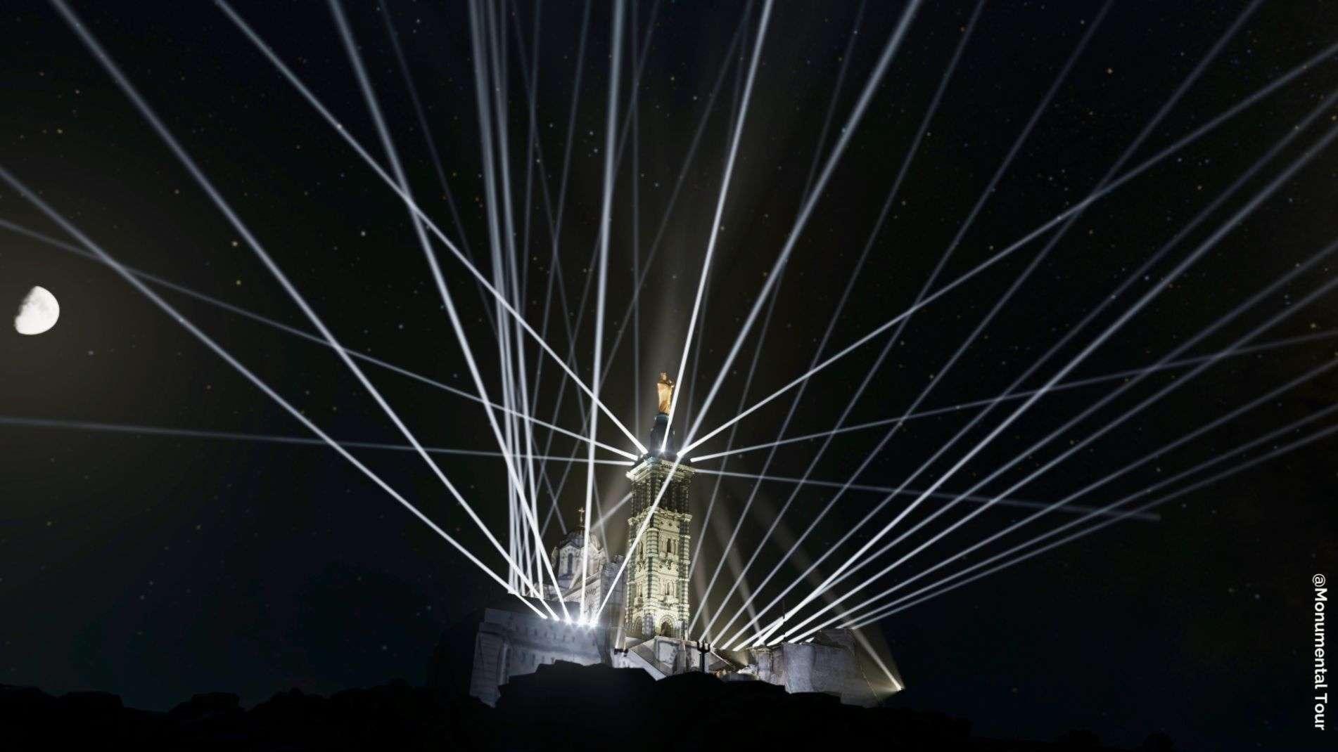 Des ovnis dans le ciel? Des drones russes? Non des lasers pour le show lumineux de la Bonne Mère