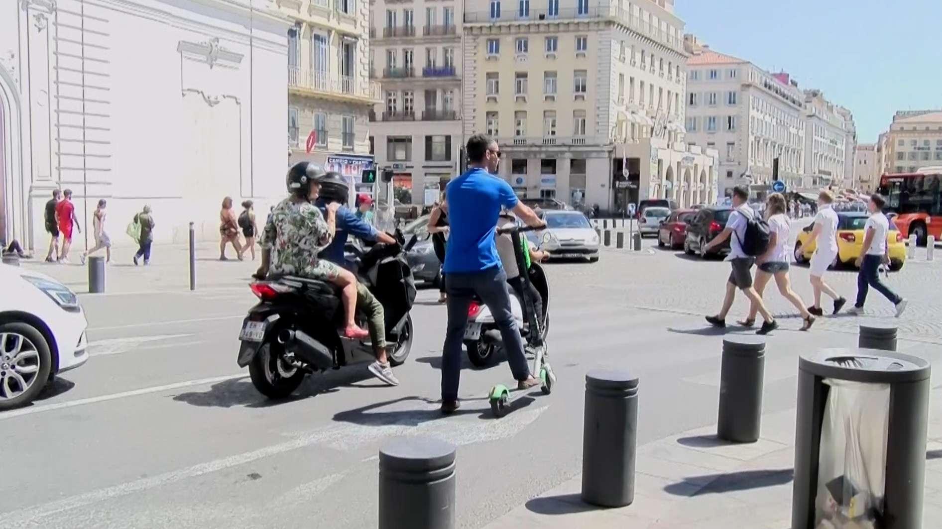 Marseille : une trottinette à contresens percute un bus, 16 passagers blessés