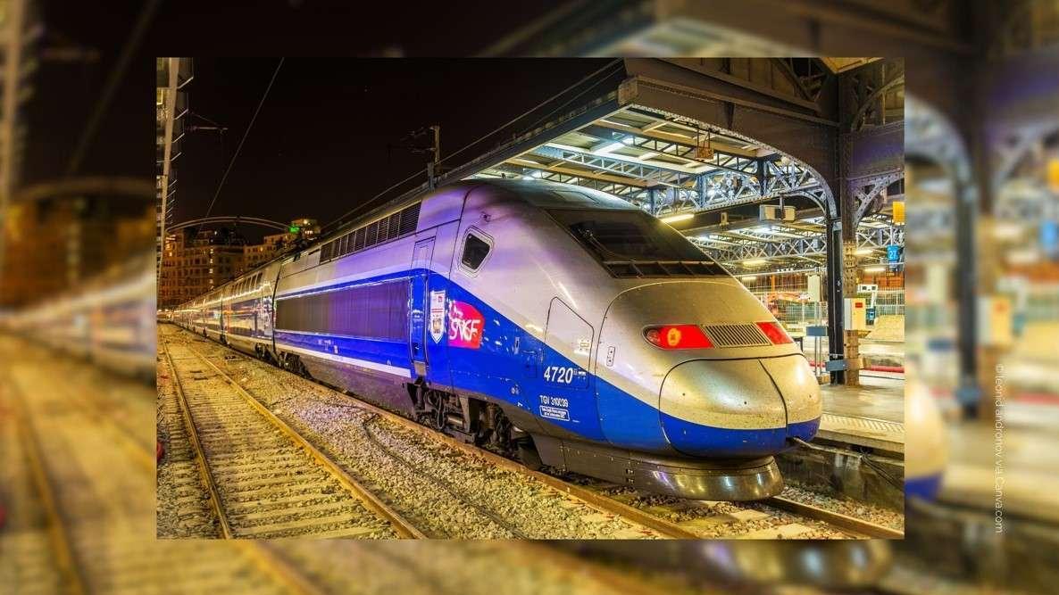 Un Polonais fait Paris-Valence à l'extérieur d'un TGV