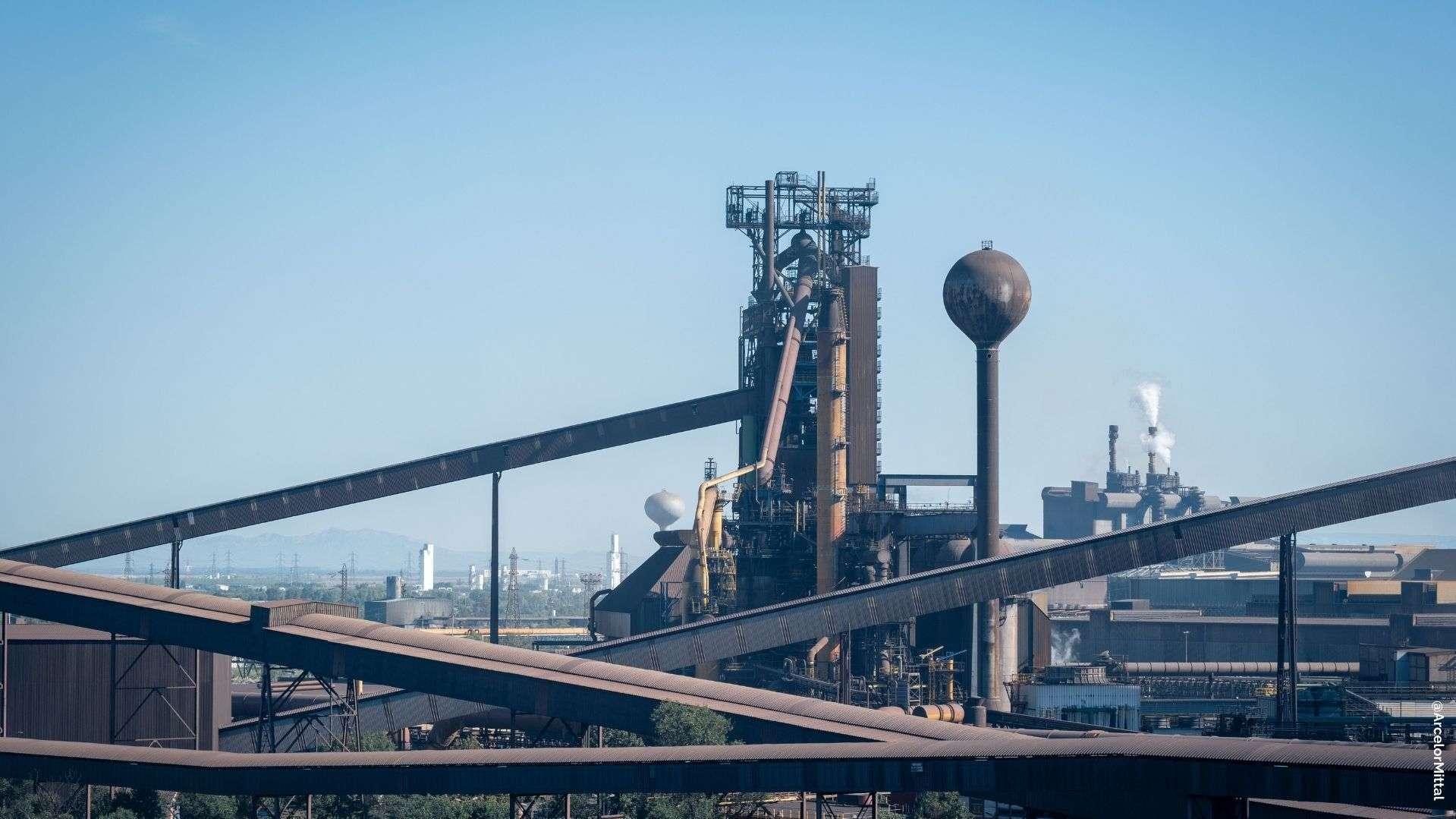 Incendie à ArcelorMittal : arrêt de l'aciérie de Fos-sur-Mer pour une durée d'un mois